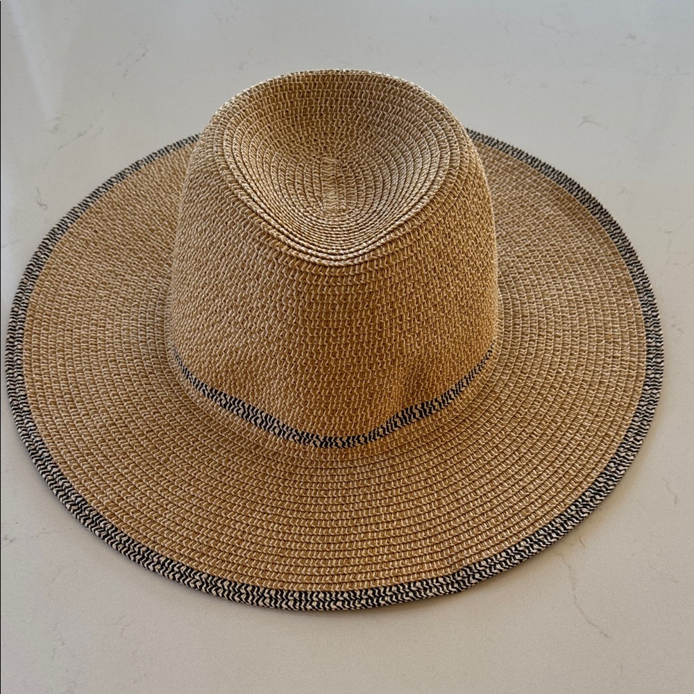 Women's Stylish Tan Straw Hat with Black Trim Size: L/XL New ✨